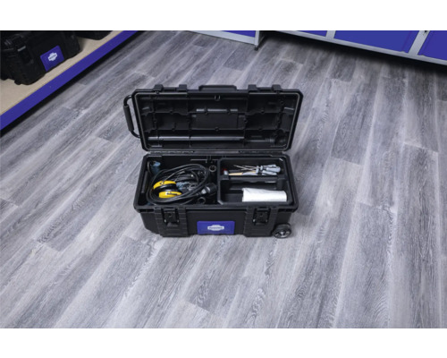 Geöffneter Werkzeugkoffer mit Werkzeugen