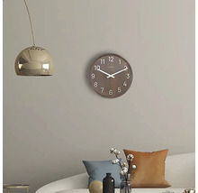 Holz Wanduhr im Wohnzimmer