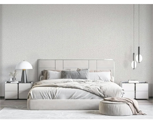 Helles Schlafzimmer mit Bett, Nachttischen, Lampe und Pendelleuchten