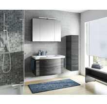 Modernes Badezimmer mit Waschtisch, Spiegelschrank, Hochschrank und Dusche