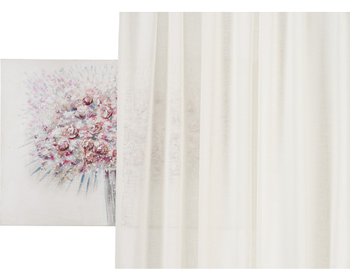 Dekorative Leinwand mit Rosenmotiv neben einem Vorhang.