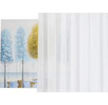 Dekoschals und ein Gemälde mit Bäumen