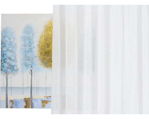 Dekoschals und ein Gemälde mit Bäumen