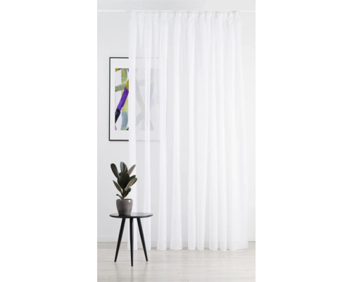 Weißer Gardinenschal mit Tunnelzugaufhängung im Raum