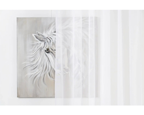 Gemälde mit Pferdemotiv und Gardine