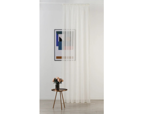 Heller, transparenter Gardinenschal mit Kräuselbandaufhängung im Raum