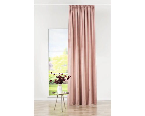 Gardine vor Fenster mit Beistelltisch und Blumenvase