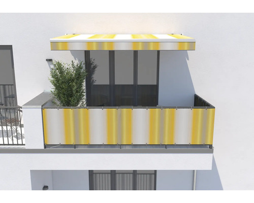 Balkon mit Markise und Sichtschutz in gestreiftem Design