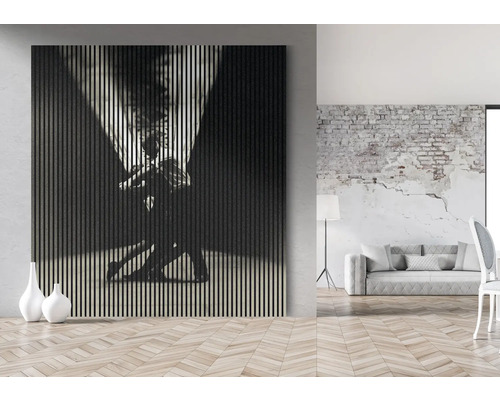 Raumbild mit Holzpaneel, das ein Tanzpaar zeigt