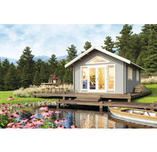 Blockhaus am See mit Terrasse, Tisch und Boot