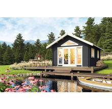 Blockhaus mit Terrasse am See und einem Ruderboot