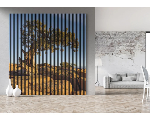 Dekoratives Wandpaneel mit Baumdarstellung im Wohnzimmer