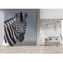 Wohnraum mit dekorativem Zebra-Leinwandbild