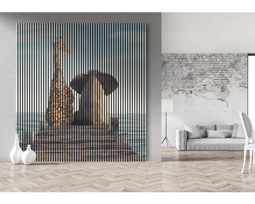 Dekoratives Wandbild mit Giraffen- und Elefantenmotiv im Wohnzimmer
