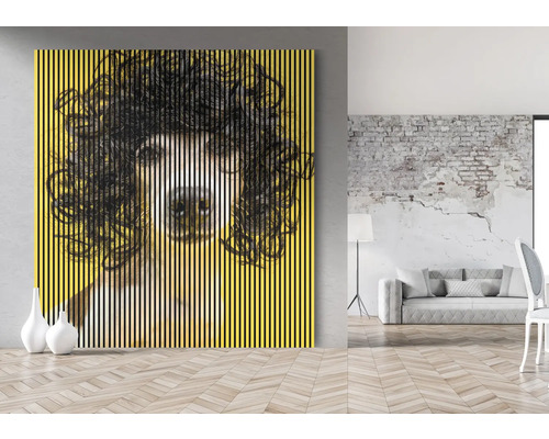 Dekorative Lamellenwand mit Hundemotiv in modernem Wohnraum