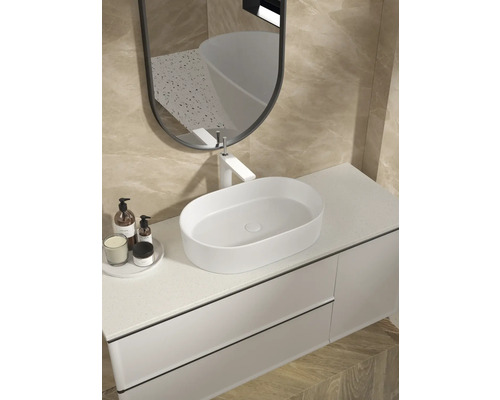 Modernes Badezimmer mit Aufsatzwaschbecken, Unterschrank und Spiegel