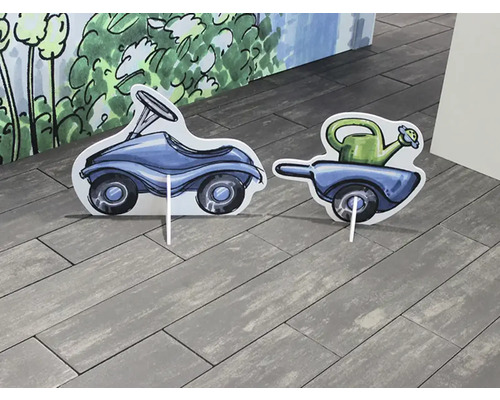 Illustration eines Bobby-Cars und einer Schubkarre mit Gießkanne