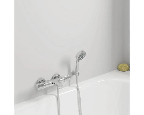 Aufputz-Wannenarmatur mit Handbrause im Badezimmer