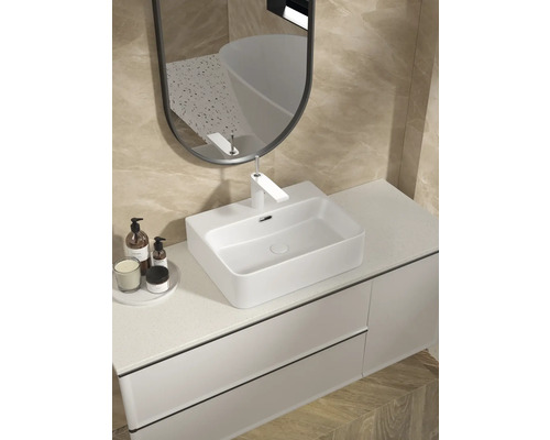 Badezimmerwaschtisch mit Waschbecken, Armatur und Spiegel