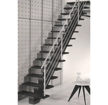 Geradläufige Treppe aus Holz mit Metallgeländer im Wohnraum