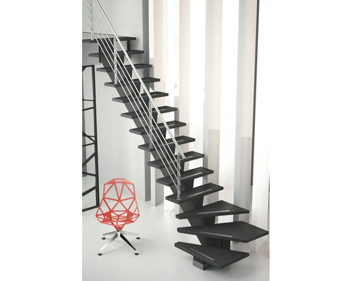 Treppe mit Edelstahlgeländer und rotem Stuhl