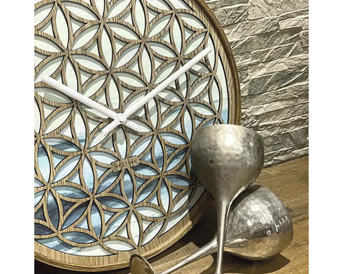 Nextime Wanduhr mit floralem Muster und silberfarbenen Dekorationen