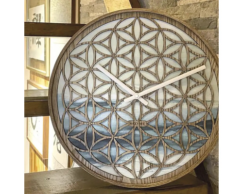 Wanduhr mit Blumenmuster und Holzrahmen