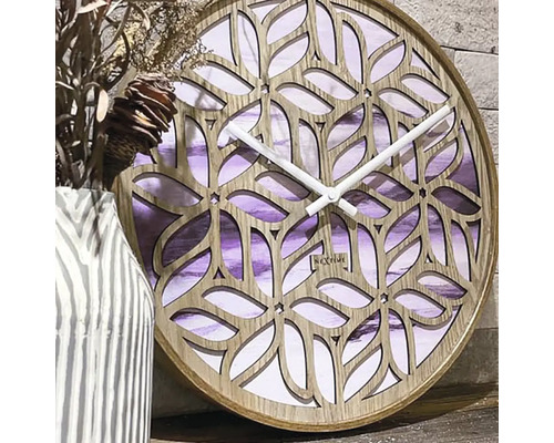 Wanduhr mit Holzmuster und Zeigern