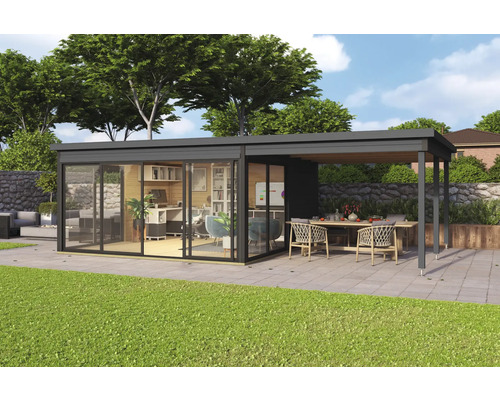 Garten Szene mit einem Gartenhaus mit Glasfront und einem überdachten Essbereich mit Tisch und Stühlen