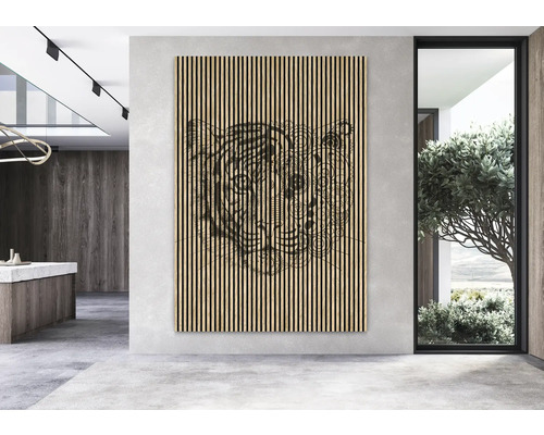 Raumbild mit Akustikpaneel an der Wand, das ein Tiermotiv zeigt.