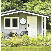 Gartenhaus mit Uhr und Thermometer an der Wand