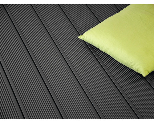 Terrassendielen mit Kissen