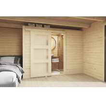 Holzhaus Innenraum mit Schiebetür zum Badezimmer