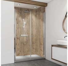 Badezimmer mit Dusche mit Holzwand und Waschtisch