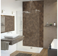 Modernes Badezimmer mit Dusche, Waschtisch und Spiegel für ein helles und geräumiges Ambiente.