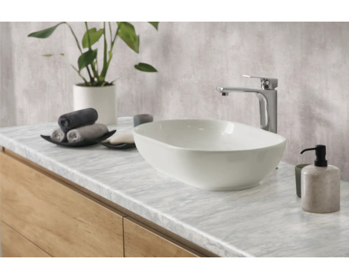 Wandbelag PVC Ceramics stein-optik grau 67,5 x 400 cm Badezimmer Waschbecken mit Armatur, Handtüchern und Seife auf Waschtisch