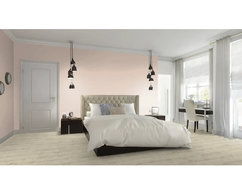 Schlafzimmer mit Bett, Nachttischen, Pendelleuchten und Schreibtisch