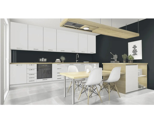 Helle Küche mit weißen Schränken, Esstisch und Dunstabzugshaube