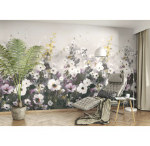Wohnraum mit Fototapete Blumenmotiv, Liege, Stehlampe und Zimmerpflanze
