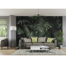 Wohnzimmer mit Fototapete, Sofa, Teppich, Tisch und Stehlampe