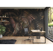 Büro mit Schreibtisch, Bürostuhl und Fototapete mit Palmenmuster