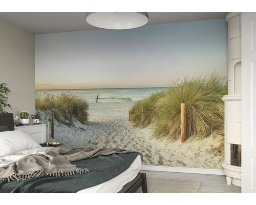 Schlafzimmer mit Fototapete eines Sandstrandes