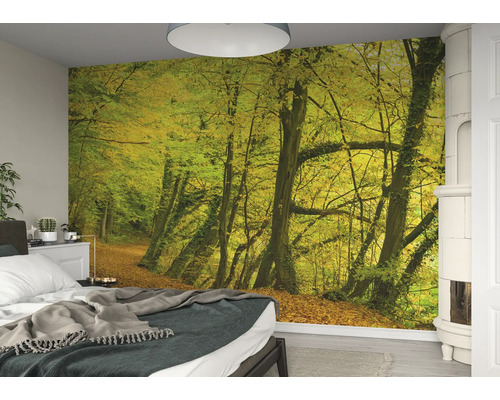 Schlafzimmer mit Fototapete mit Waldmotiv