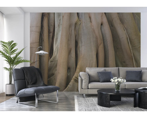 Wohnzimmer mit Fototapete Baumstamm, Sofa und Sessel
