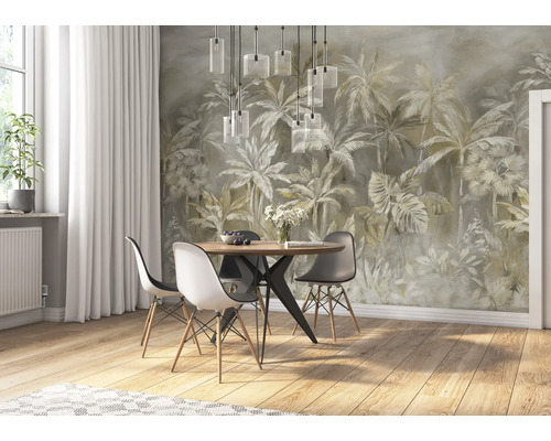 Esszimmer mit Esstisch, Stühlen, Pendelleuchten und Wandbild mit Pflanzenmotiven