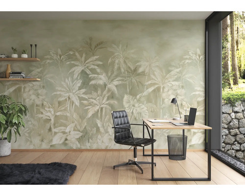 Büro mit Fototapete mit Palmen, Schreibtisch, Bürostuhl und Dekoration