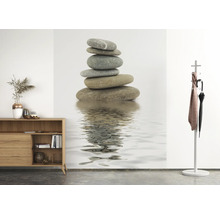 Fototapete mit Steinturm und Wasser im Interieur, Kommode und Garderobe im Raum