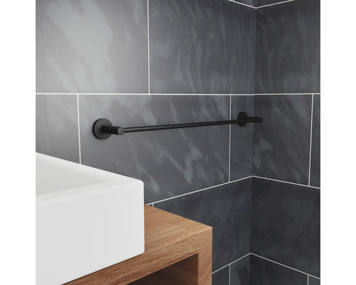 Schwarzer Handtuchhalter zur Wandmontage im Badezimmer