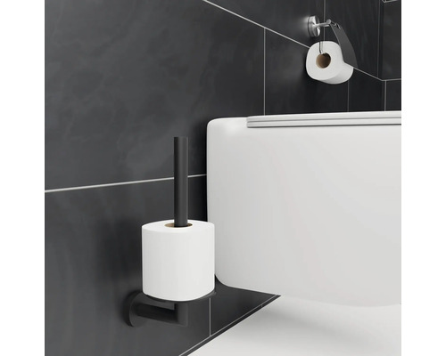 Wand-WC mit Toilettenpapierhalter und Toilettenpapier