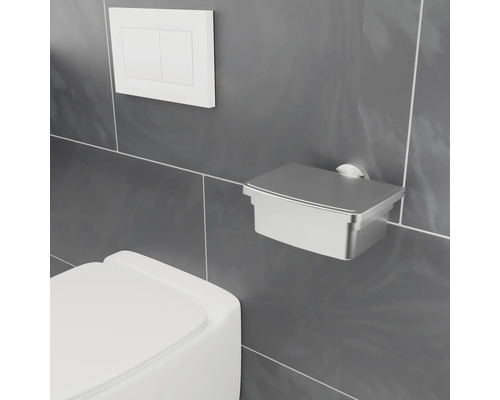 Badezimmer Interieur mit Toilette, Spültaste und Toilettenpapierhalter